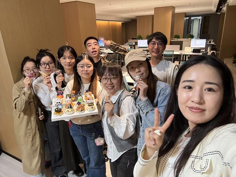 2024 Halloween Cake in Looksee Glasses Manufacturer